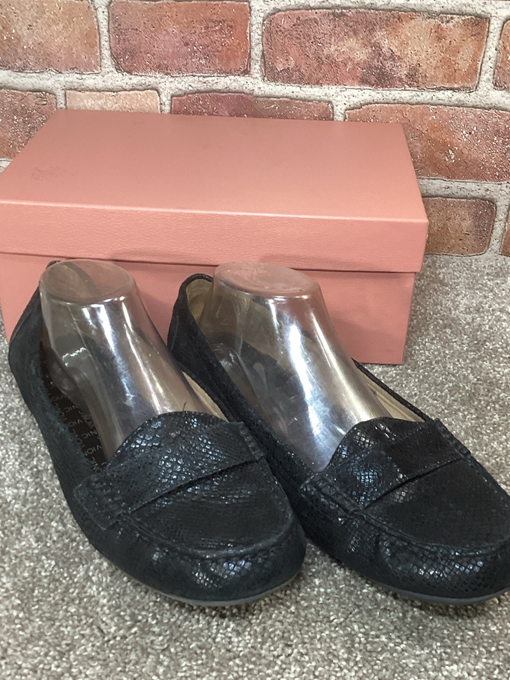 Vionic Larrun Womens black slip on loafers size 10